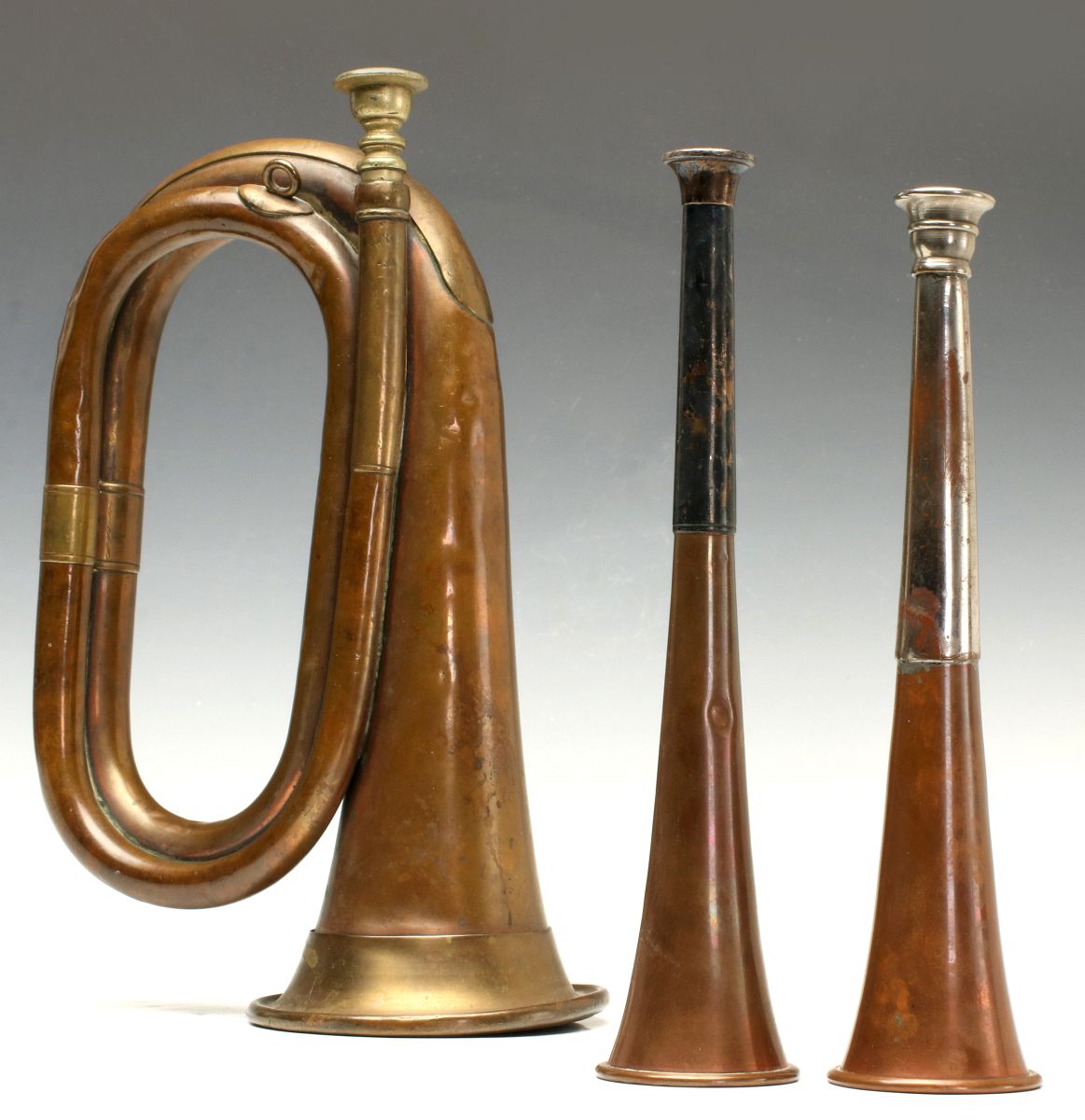19TH CENTURY COPPER HUNTING HORNS AND BUGLE