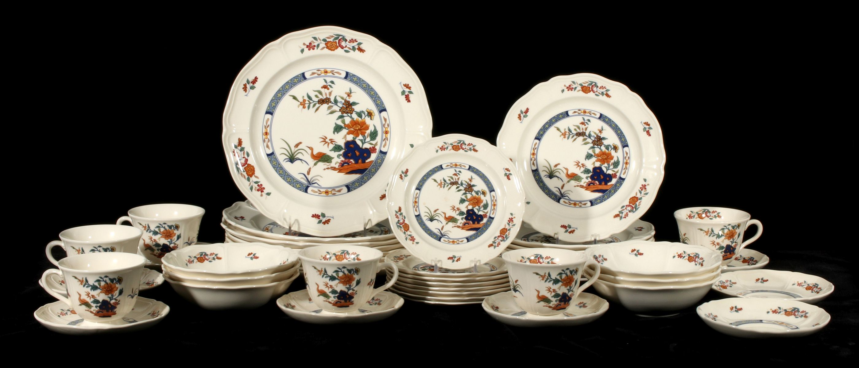 A WEDGWOOD CHINESE TEAL PATTERN CHINA SERVICE