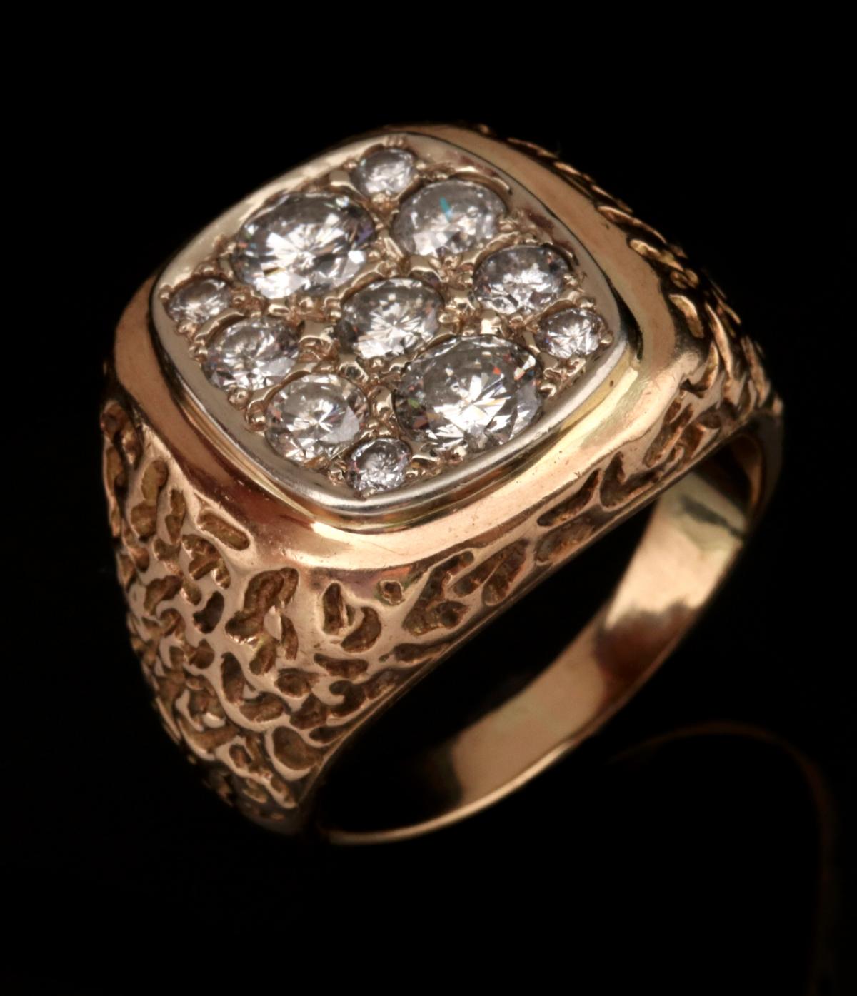 A GENT'S 14K GOLD, TWO CARAT TOTAL WT DIAMOND RING