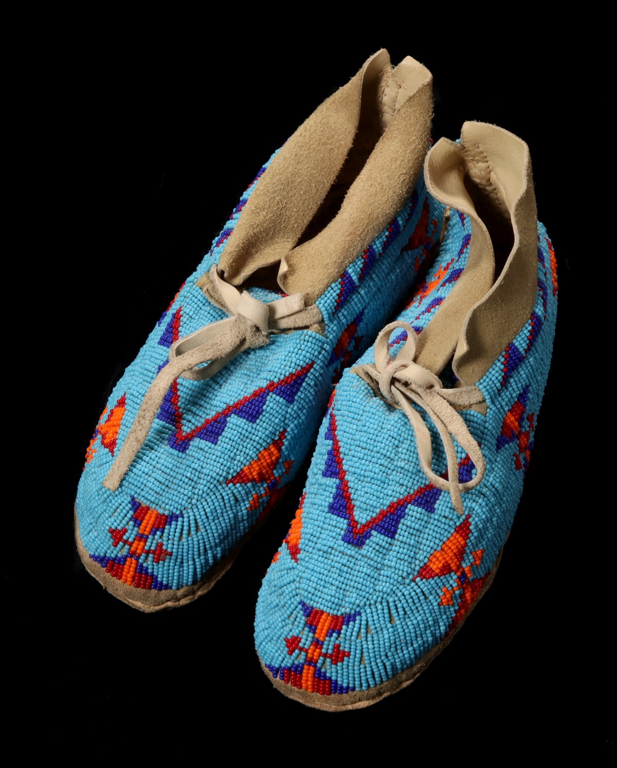 A MID TO LATE 20TH CENT PAIR ARAPAHO BEADWORK MOCCASINS