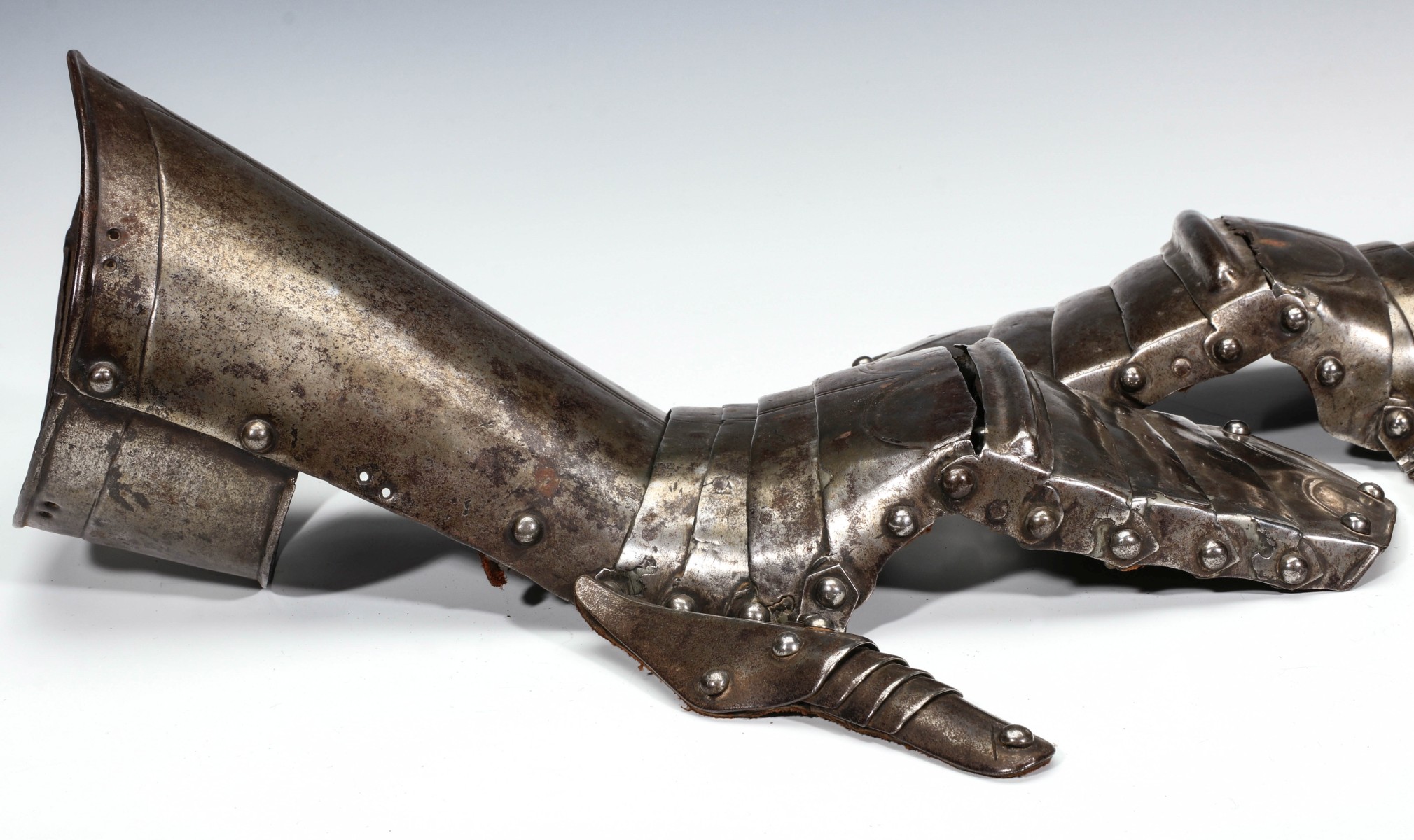 A PAIR LARGE ARMOR BRIDLE GAUNTLETS CIRCA 15TH CENTURY