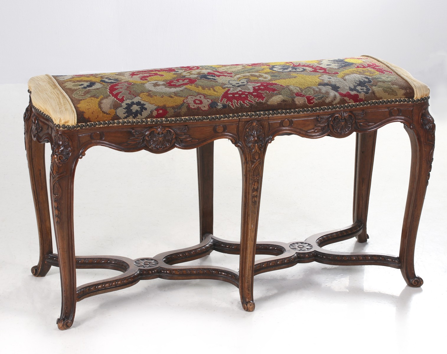 AN EARLY 20TH C. LOUIS XIV STYLE BENCH WITH NEEDLEPOINT