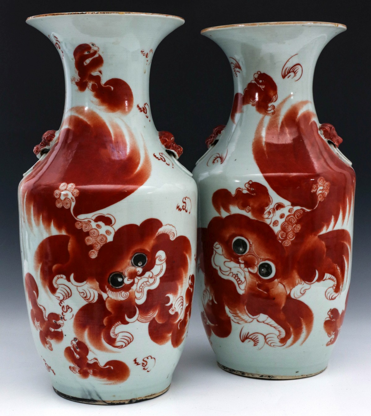 A PAIR OF LARGE 19TH CENTURY CHINESE PORCELAIN VASES