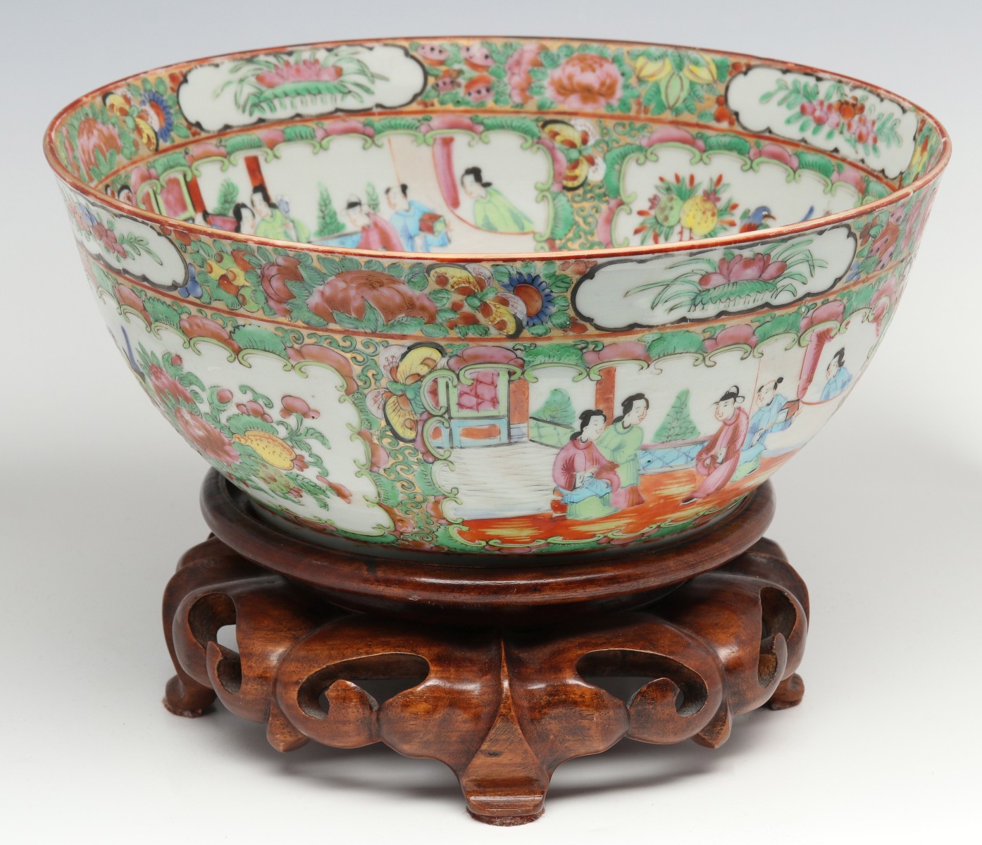 A LARGE CHINESE EXPORT ROSE MEDALLION PUNCH BOWL