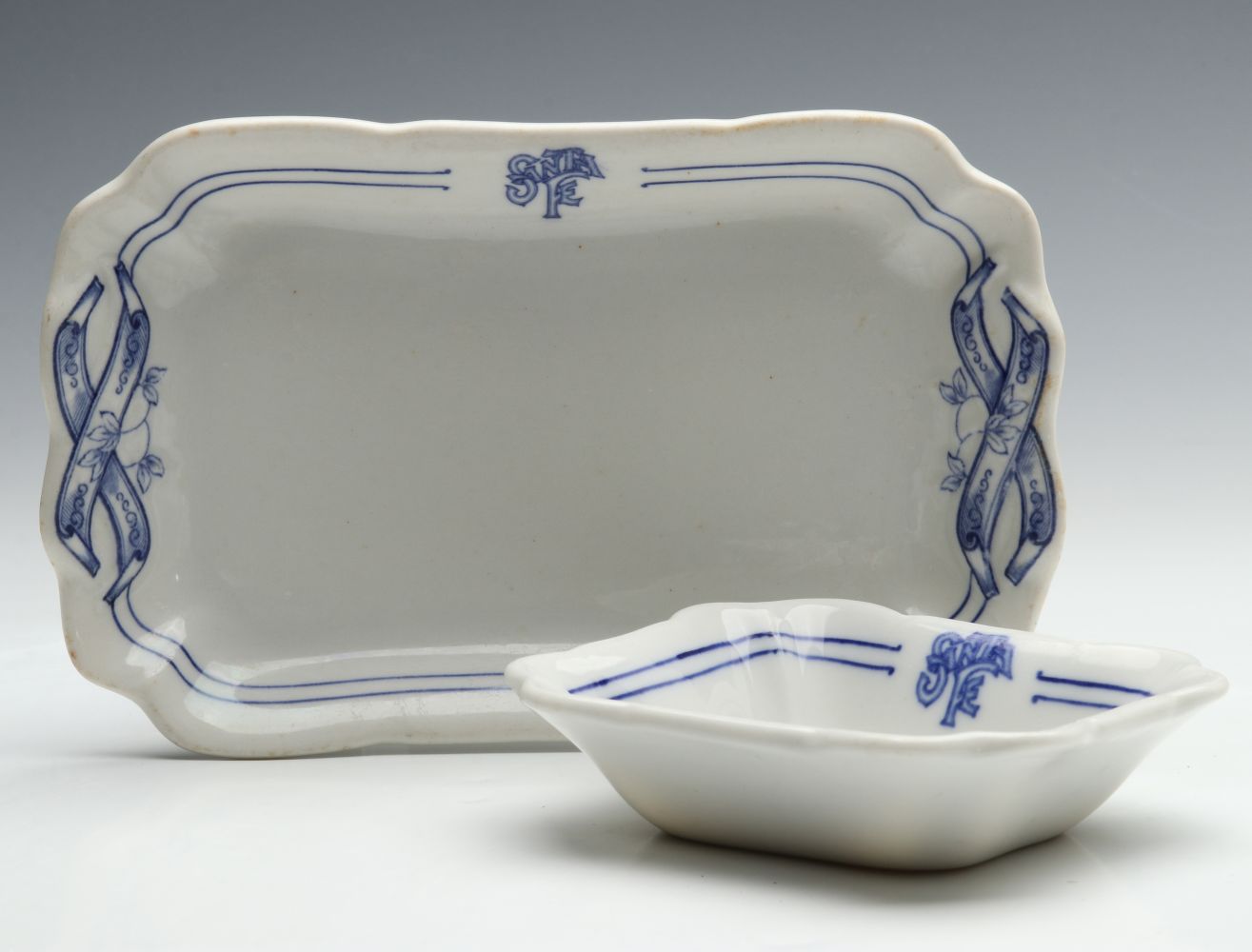 AT&SF RR SANTA FE BLEEDING BLUE TRAY AND VEG BOWL