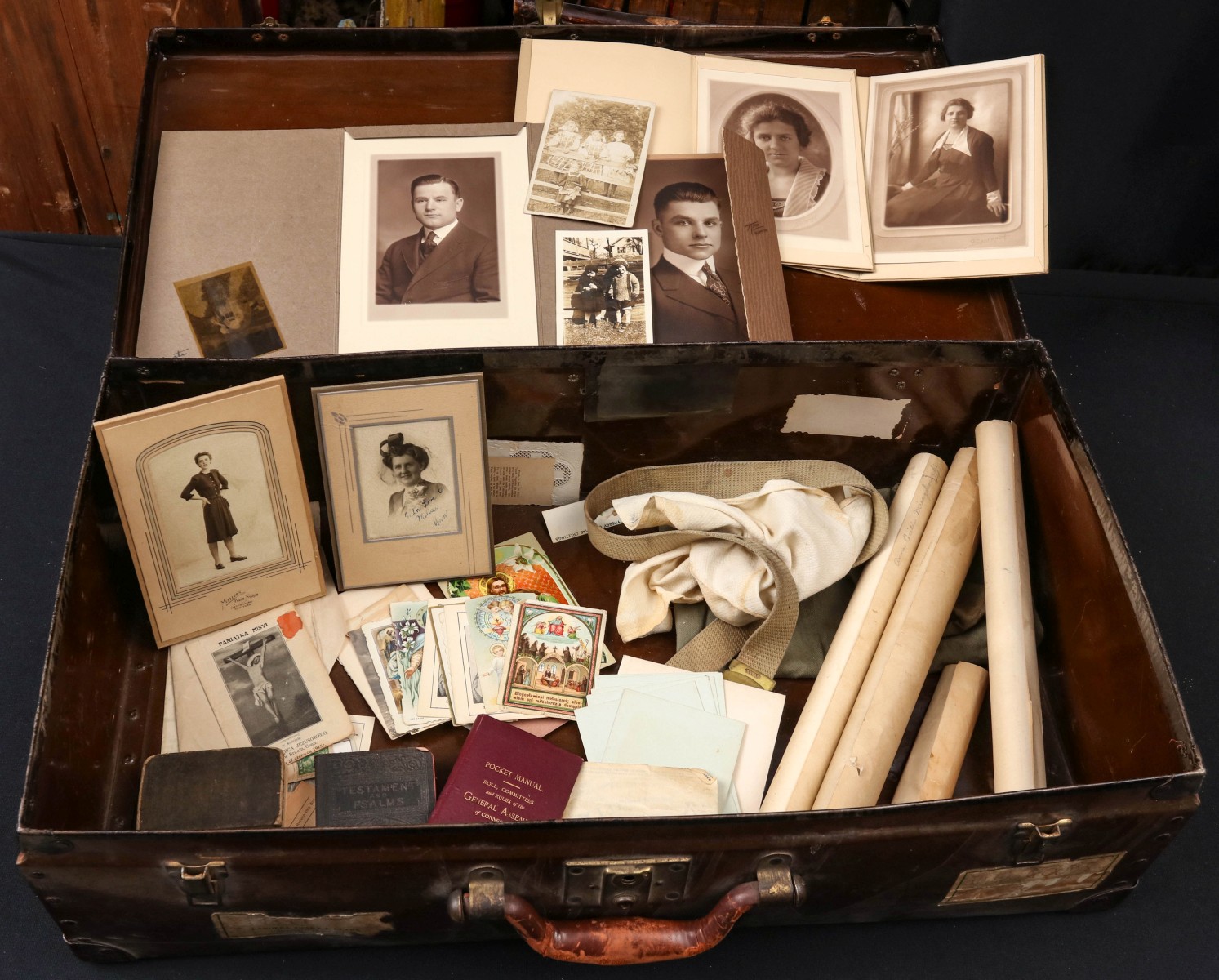 GI SUITCASE WITH ASSORTED PHOTOGRAPHS & PERSONAL ITEMS