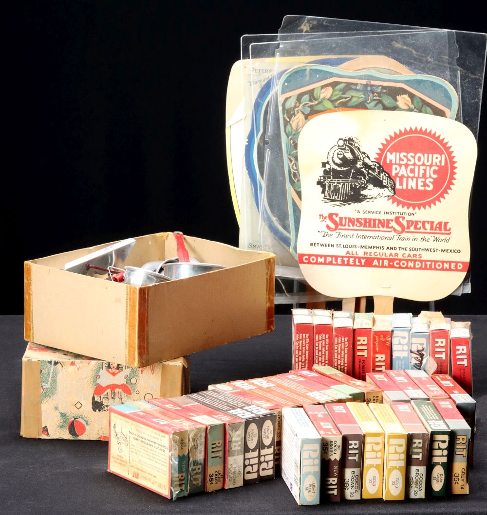 A COLLECTION OF ADVERTISING AND OTHER COLLECTIBLES