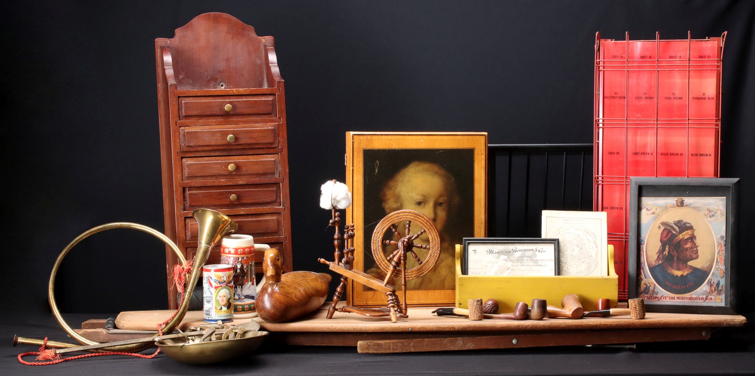 A GROUPING WITH SMOKING PIPES AND DECORATIVE ANTIQUES