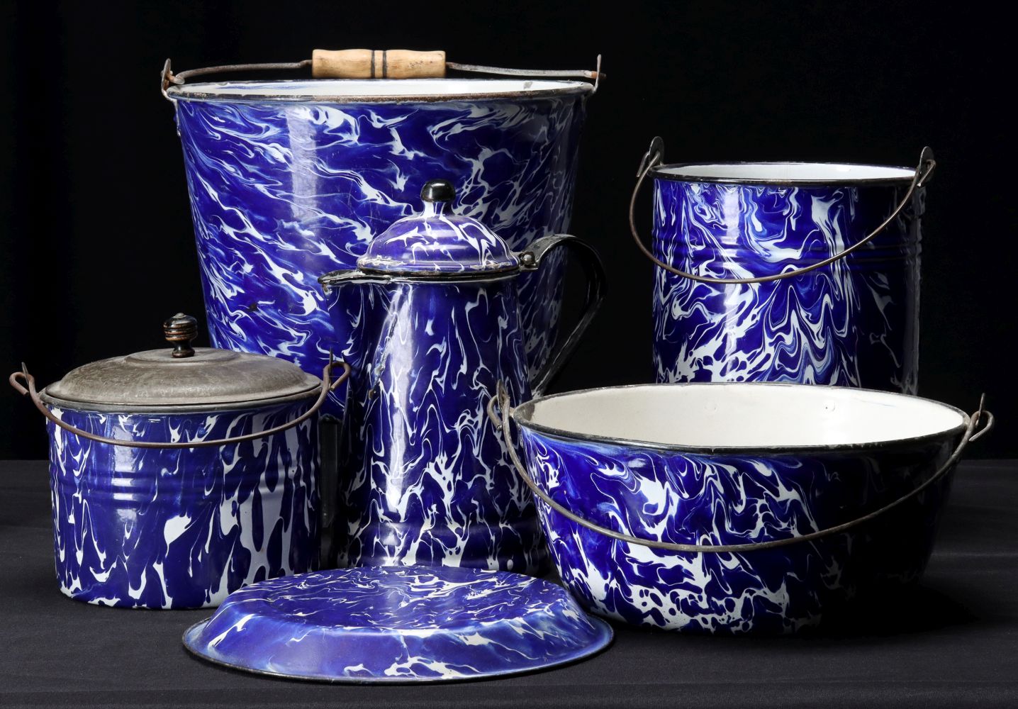 A NICE COLLECTION OF GOOD BLUE SWIRL GRANITEWARE