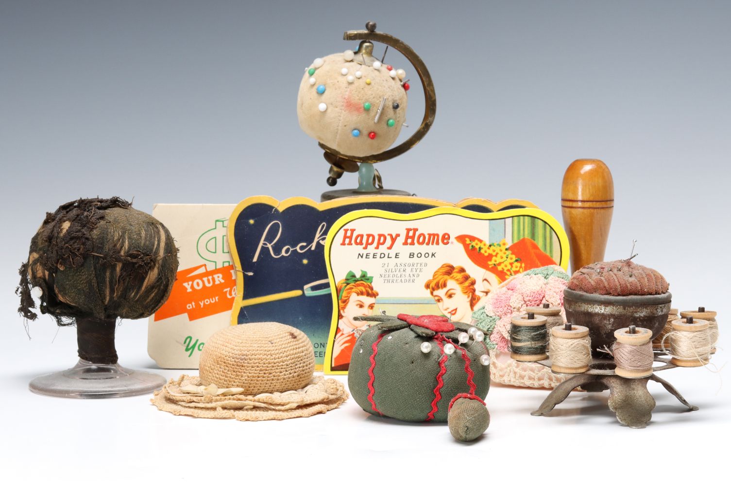 A COLLECTION OF VINTAGE SEWING COLLECTIBLES