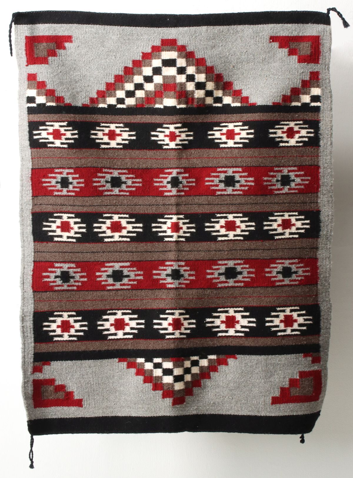 A SPARKLING FIVE-COLOR LATE 20TH CENTURY NAVAJO WEAVING