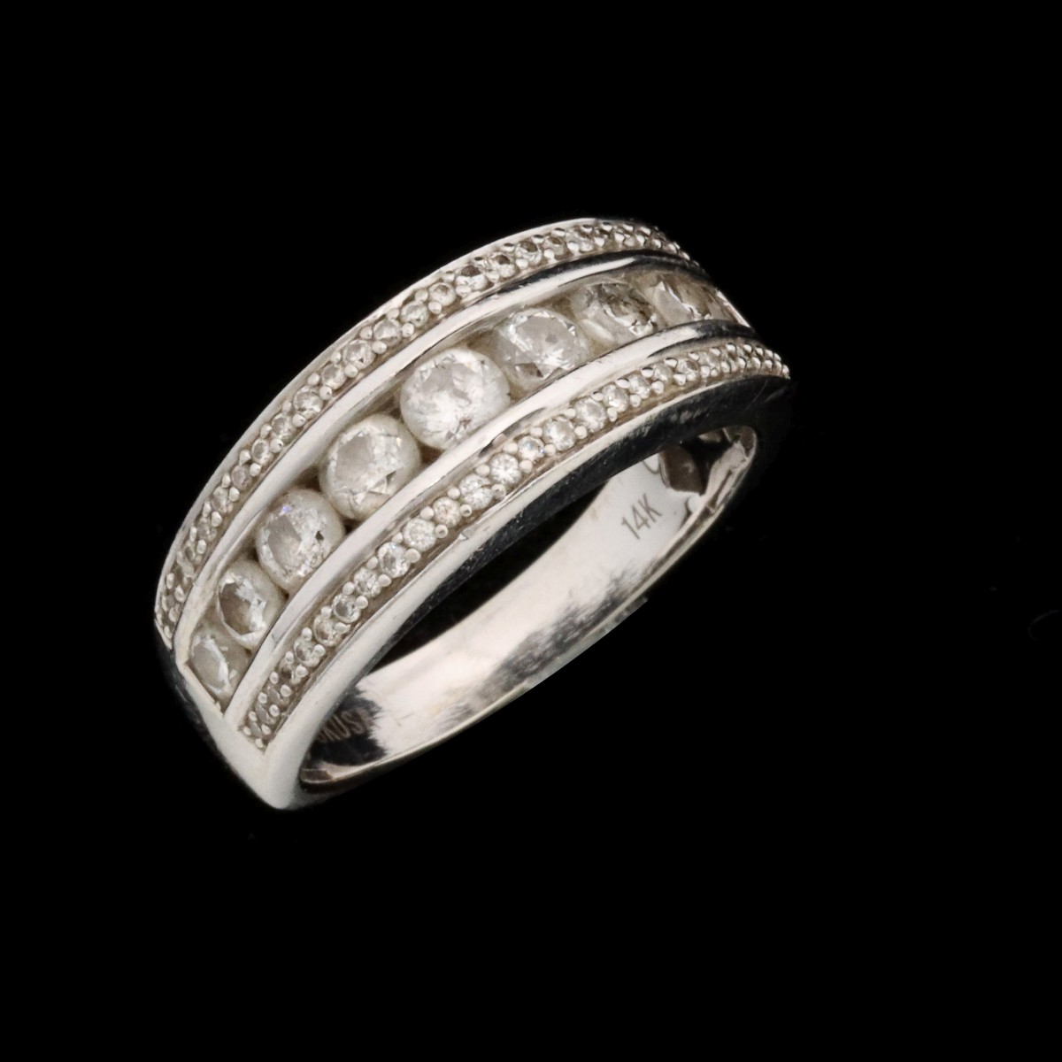 A 14K GOLD AND DIAMOND FASHION RING, APPROX. 0.95 CTW
