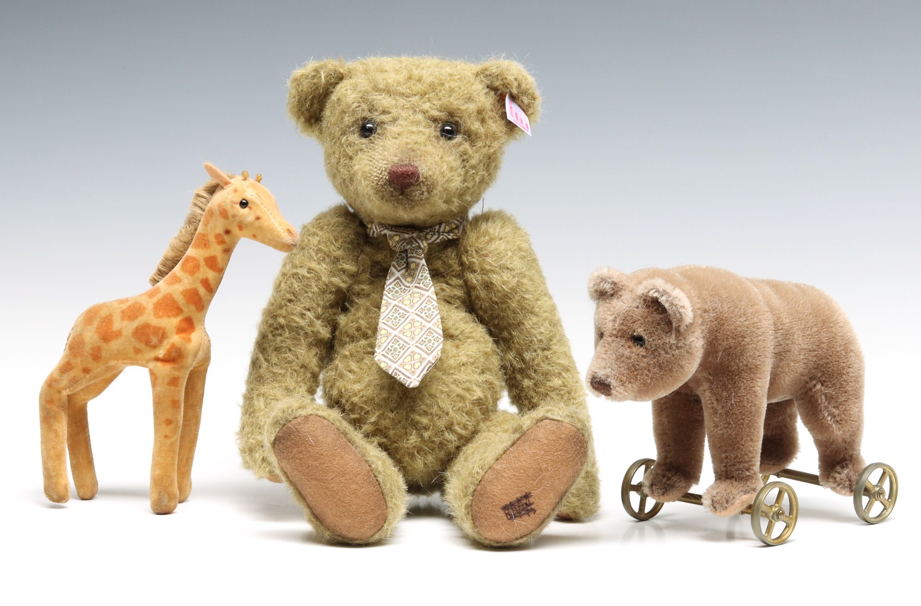 A COLLECTION OF STEIFF PLUSH ANIMALS
