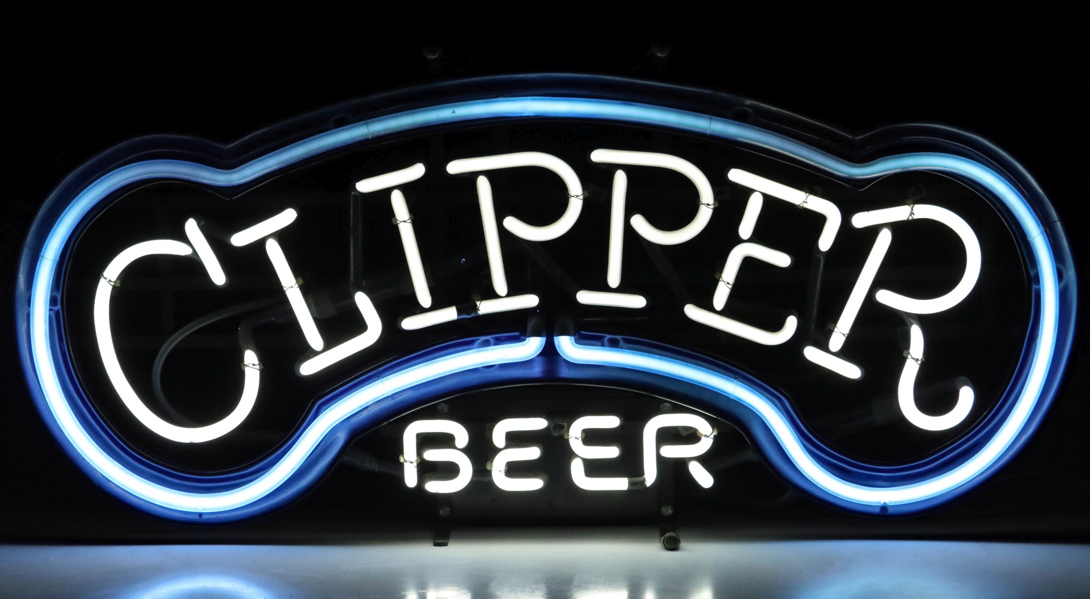 A CLIPPER BEER NEON ADVERTISING SIGN DATED 1983