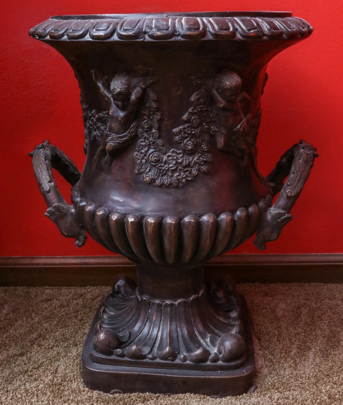 A LARGE LATE 20TH CENTURY BRONZE CAMPAGNA FORM URN