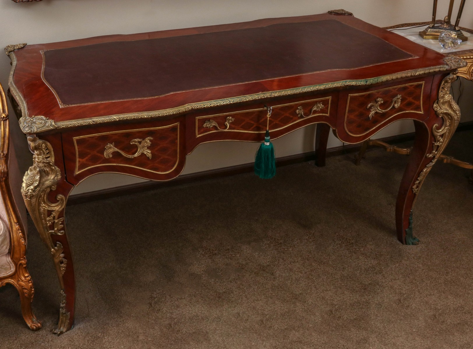 A LATE 20TH CENTURY LOUIS XV BUREAU PLAT WITH MARQUETRY