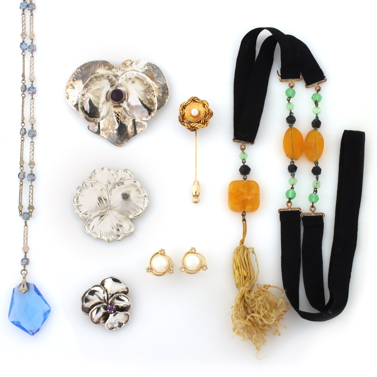 A COLLECTION OF ANTIQUE AND ESTATE JEWELRY