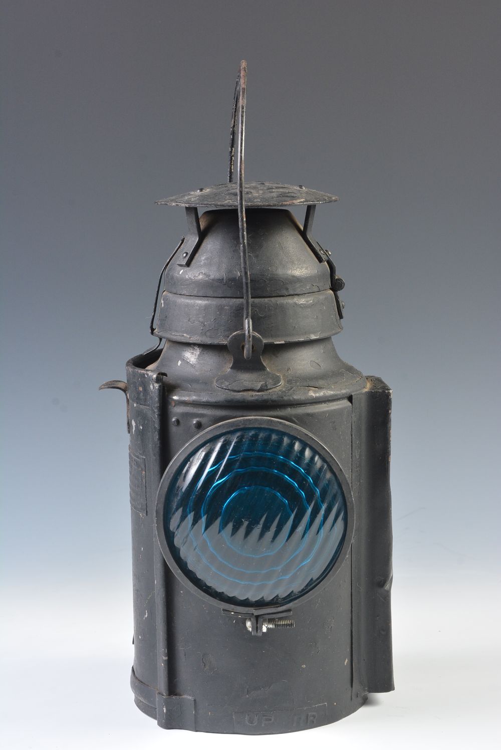 A HANDLAN BUCK UP RR SIGNAL LAMP WITH COLORED ROUNDEL