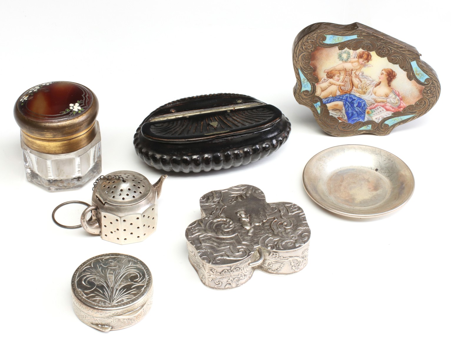 A COLLECTION OF SILVER AND OTHER SMALL ART OBJECTS