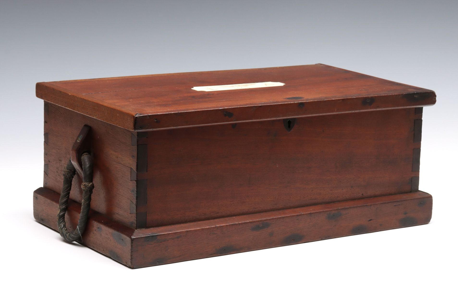 A 19TH C. INLAID WALNUT SAILOR'S BOX WITH ROPE BECKETS