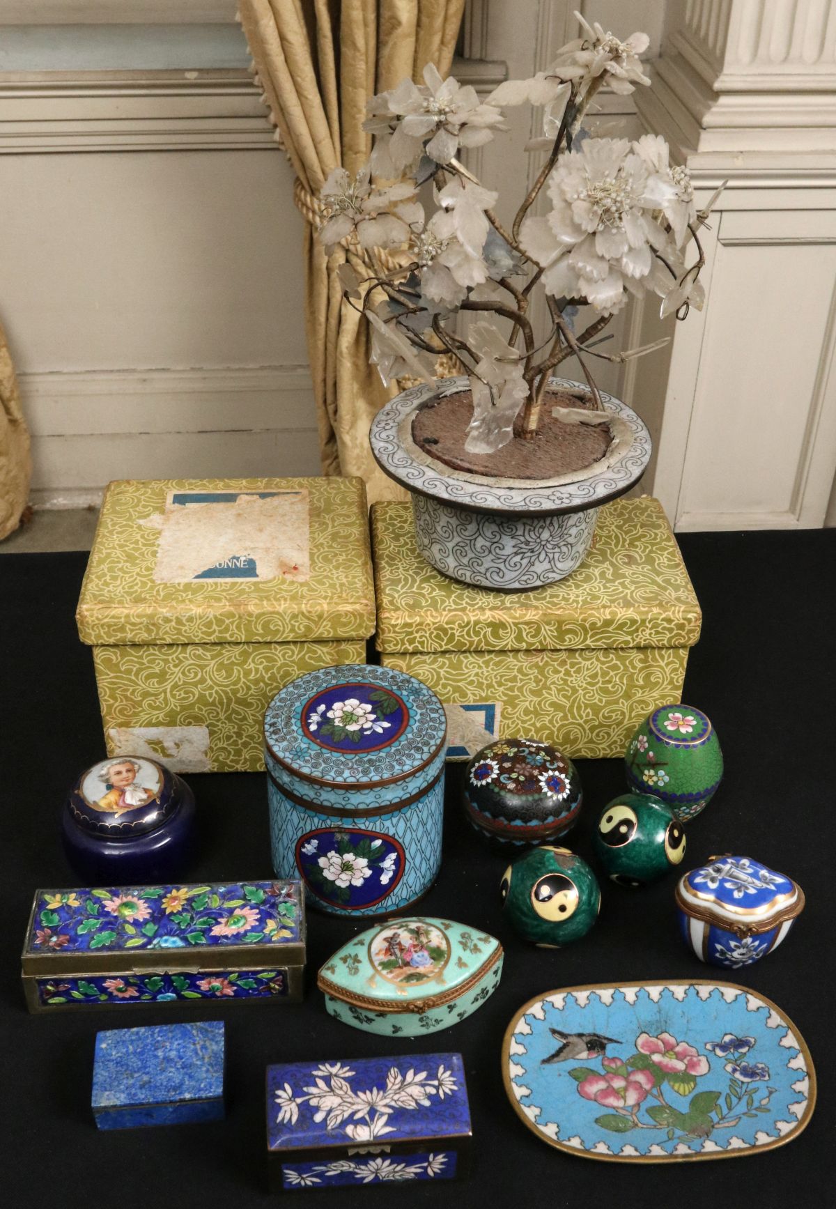 A COLLECTION OF CLOISONNE AND OTHER ART OBJECTS