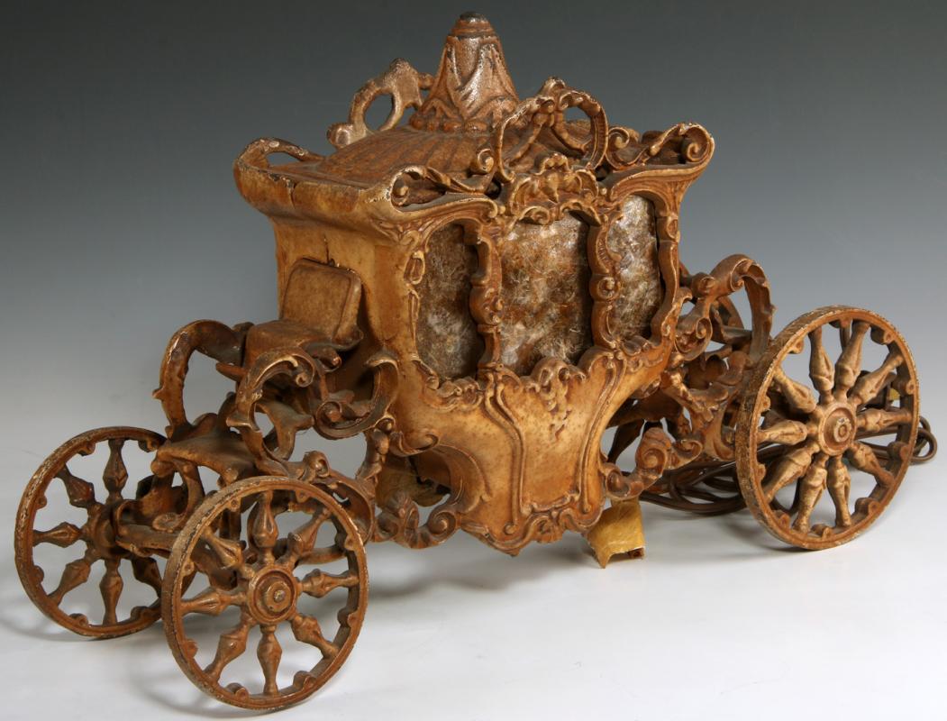 A CIRCA 1920 CAST IRON FRENCH CARRIAGE LAMP 