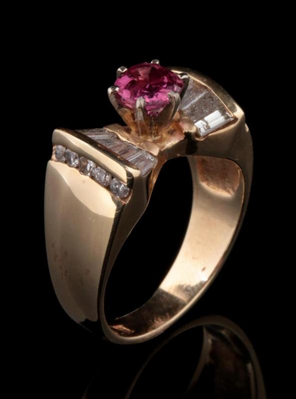 A 14K GOLD THAI RUBY AND DIAMOND FASHION RING 