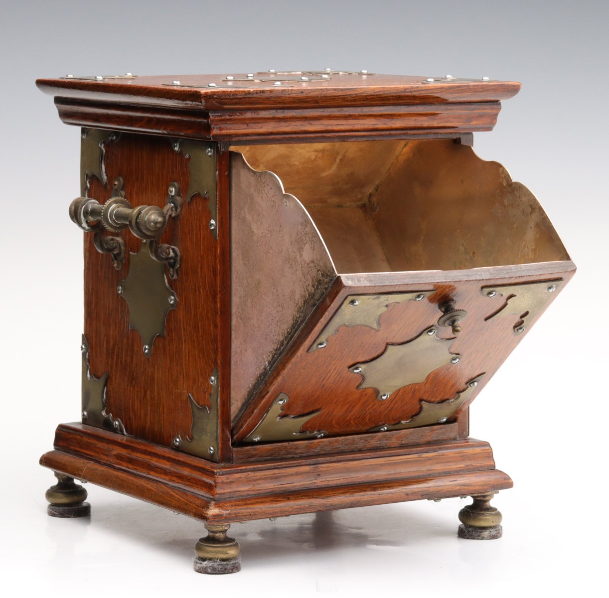 AN ELABORATE EARLY 20C. ENGLISH BRASS MOUNTED OAK BOX