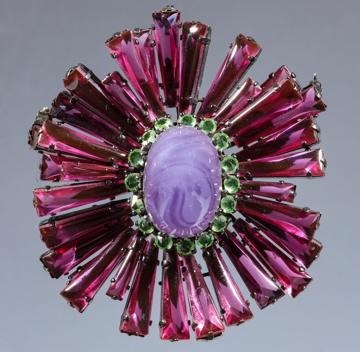 A VINTAGE SCHREINER-QUALITY HIGH DOME BROOCH