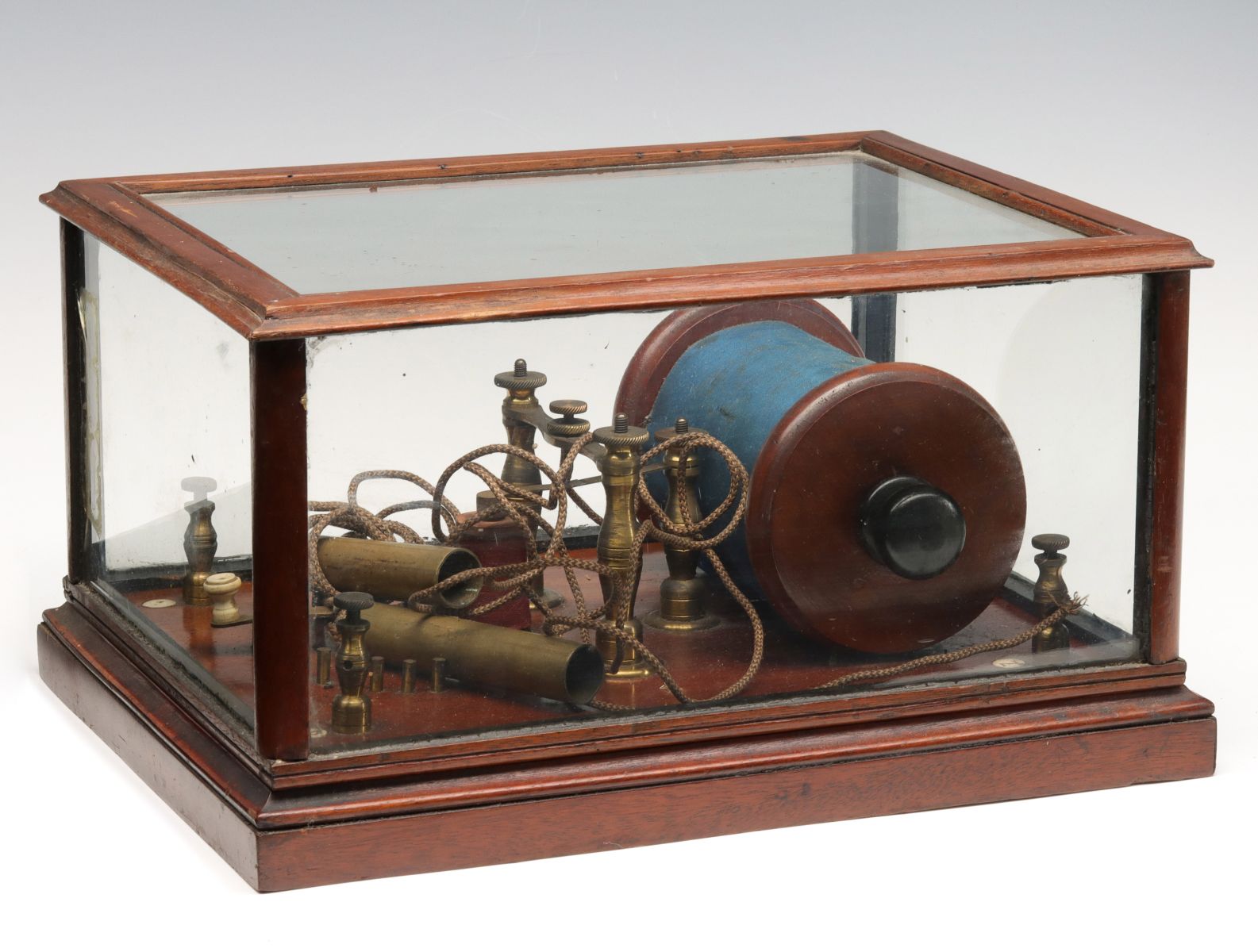 A 19TH CENTURY ELECTROTHERAPY MACHINE