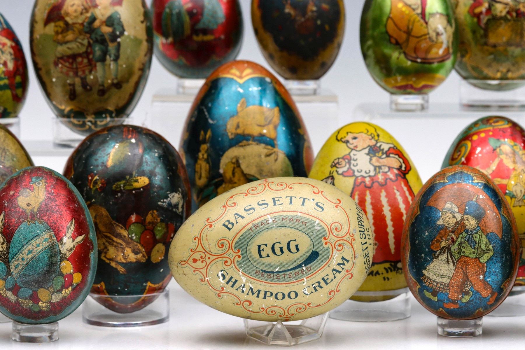 A COLLECTION OF SEVENTEEN VICTORIAN TIN LITHO EGGS