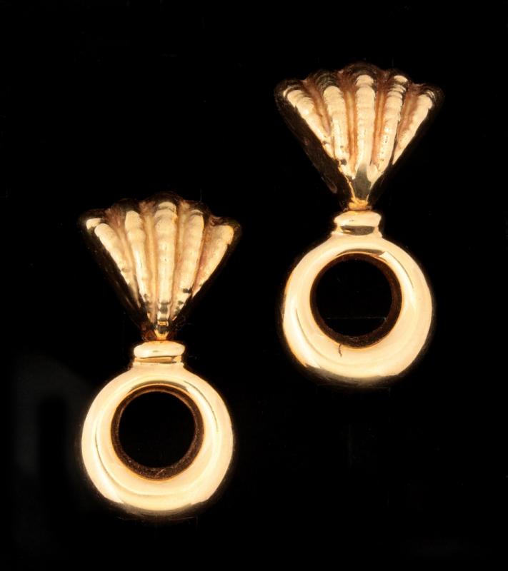 A PAIR OF 18K GOLD EARRINGS SIGNED 'NUOVI GIOIELLI'