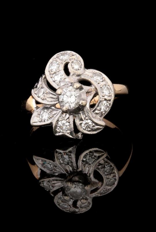 A 14K DIAMOND FASHION RING, APPROXIMATELY 1.35 CTTW