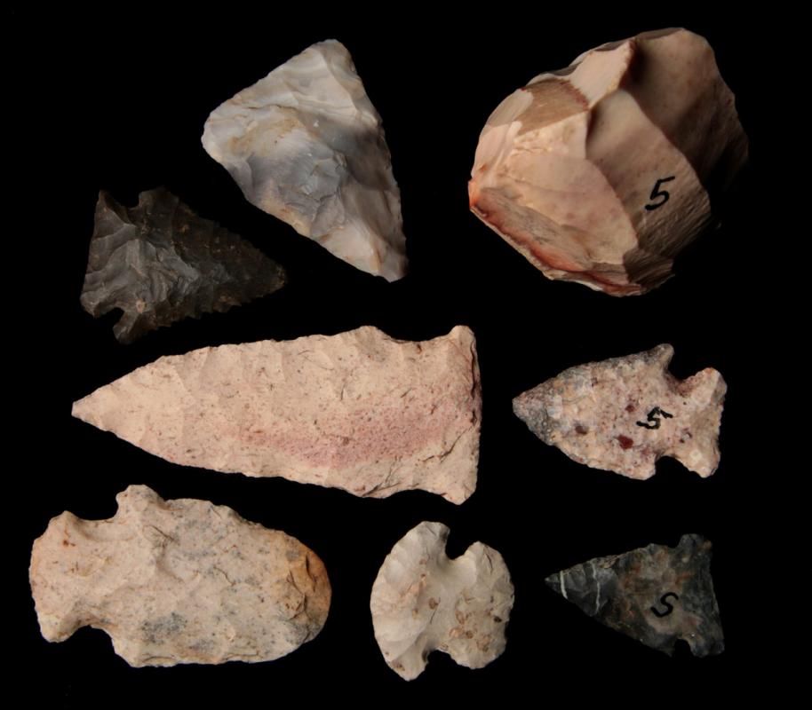 A GROUP OF EIGHT FLINT POINTS, BLADES, SCRAPERS