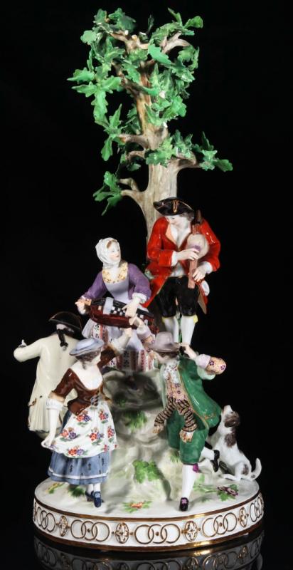A MEISSEN PORCELAIN GROUPING WITH SIX FIGURES, 19