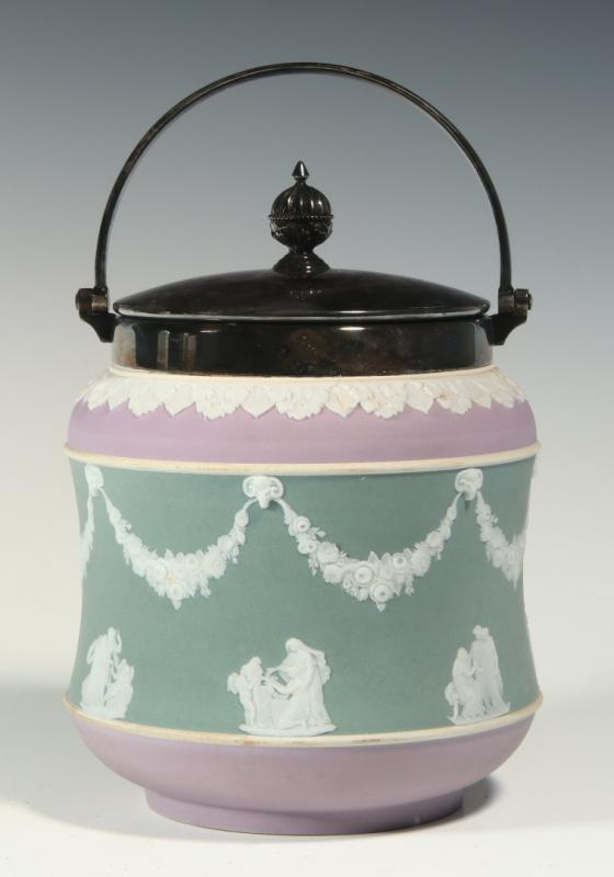 A GOOD THREE-COLOR WEDGWOOD JASPERWARE JAR