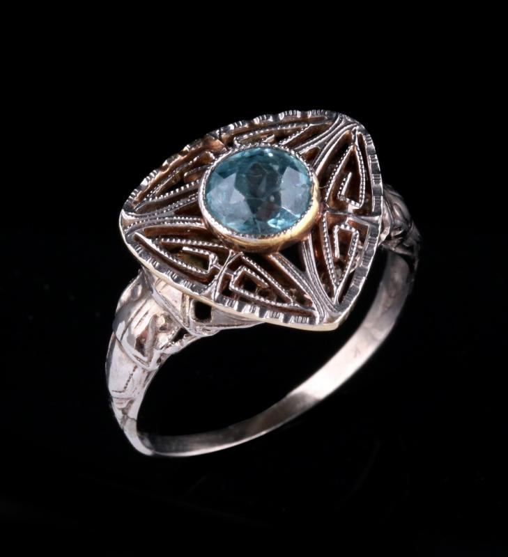 PLATINUM FILIGREE RING WITH BLUE GEMSTONE