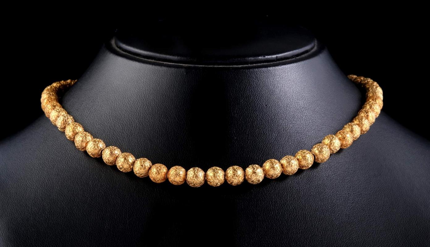 A 14K GOLD BEADED NECKLACE