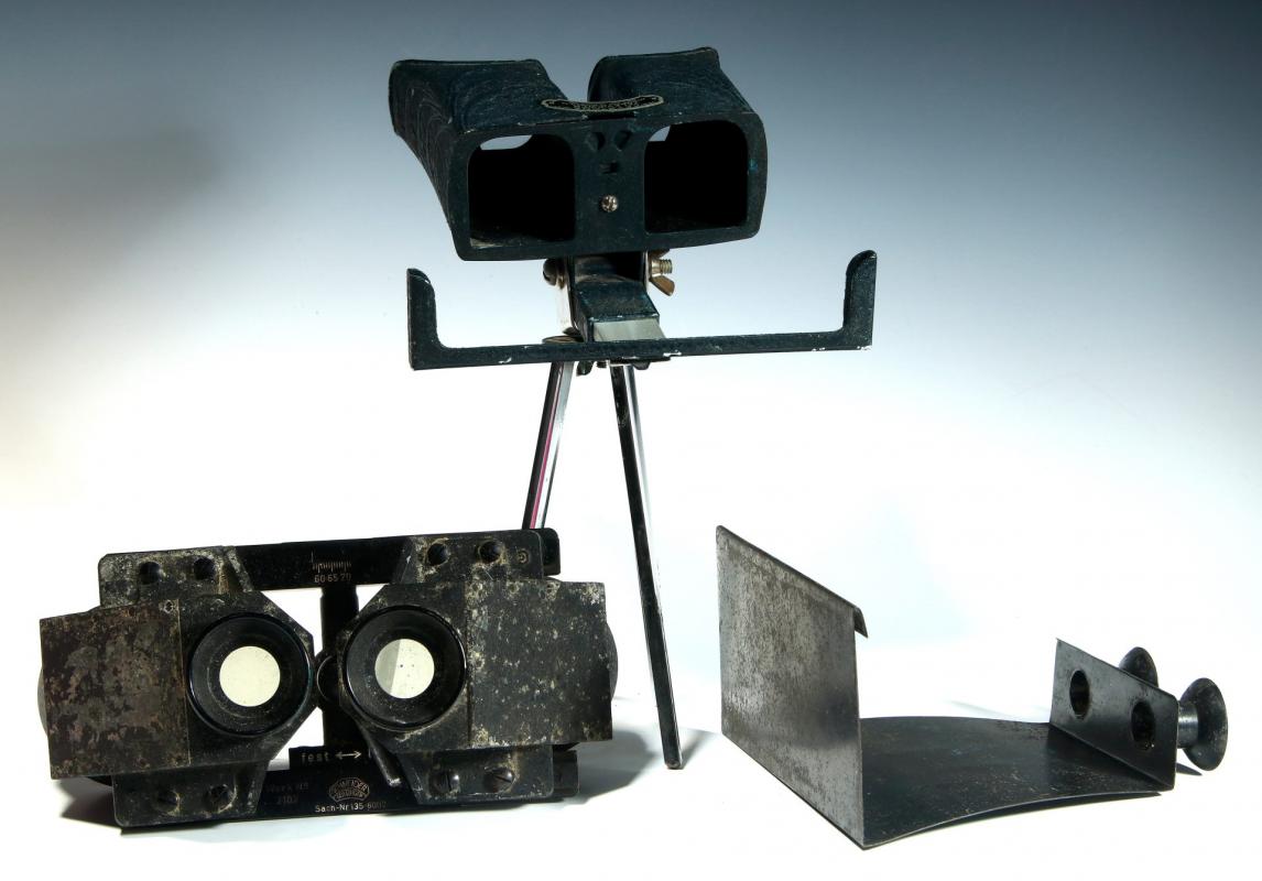 THREE VINTAGE 20TH CENTURY STEREOSCOPES