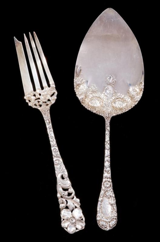 A DURGIN CHRYSANTHEMUM PIE SERVER, PLUS ANOTHER