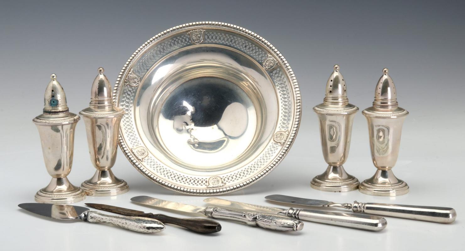 A COLLECTION OF WEIGHTED STERLING SILVER OBJECTS