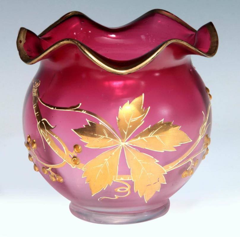 A VICTORIAN ART GLASS VASE WITH GOLD ENAMEL