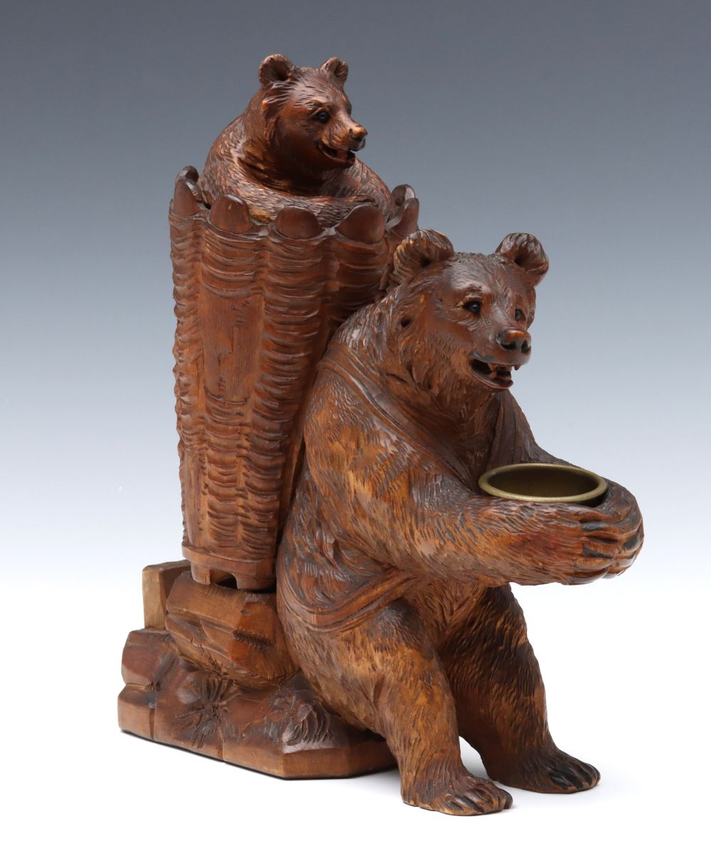A GOOD EARLY 20TH C. BLACK FOREST BEAR GROUP FOR CIGARS