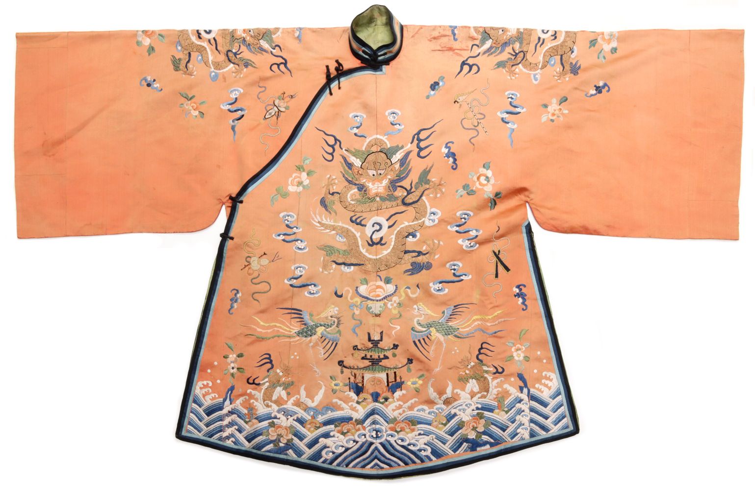 AN ELABORATE ANTIQUE EMBROIDERED SILK CHINESE ROBE