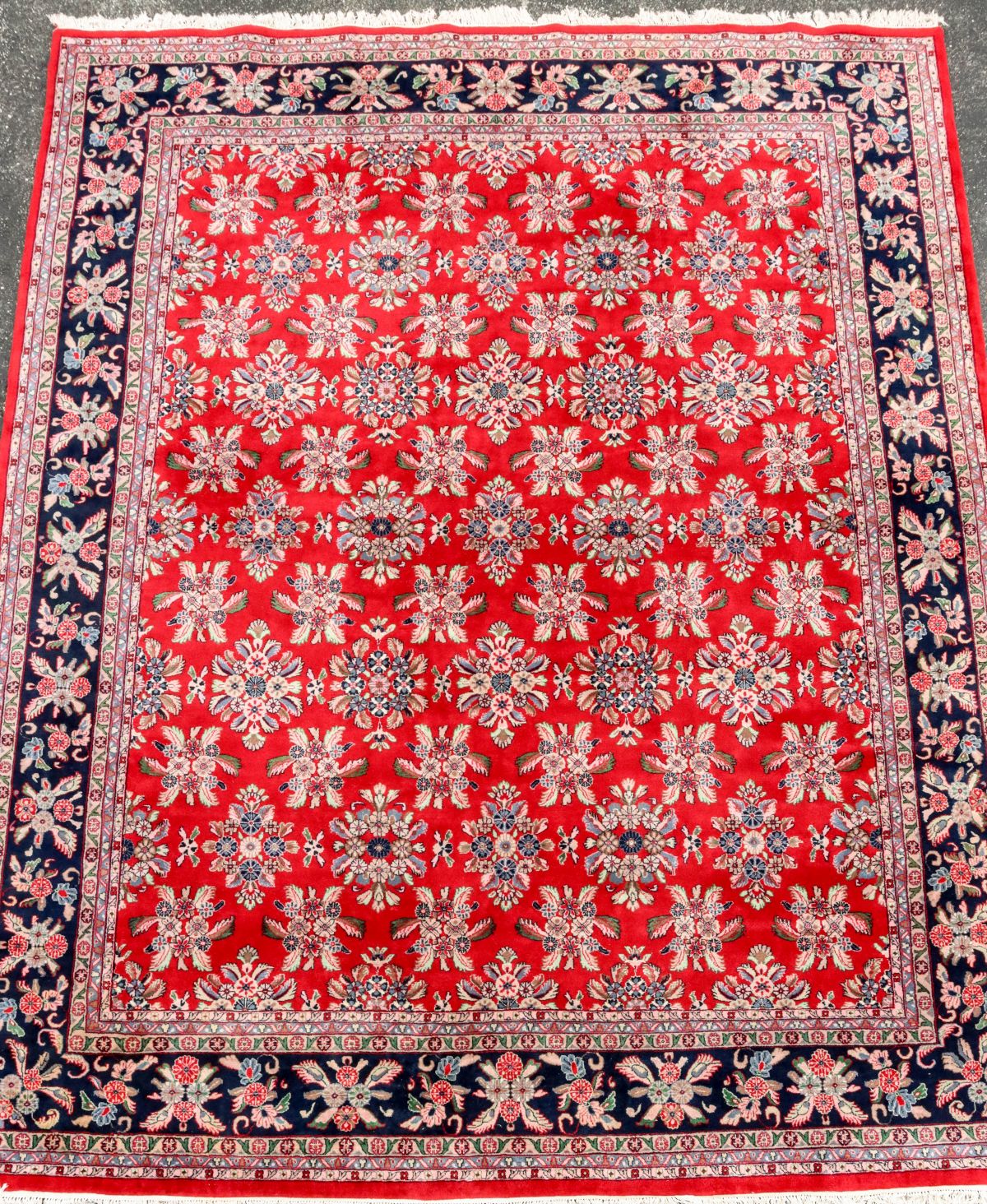 A LATE 20TH CENTURY HAND MADE ROOM SIZE PERSIAN CARPET