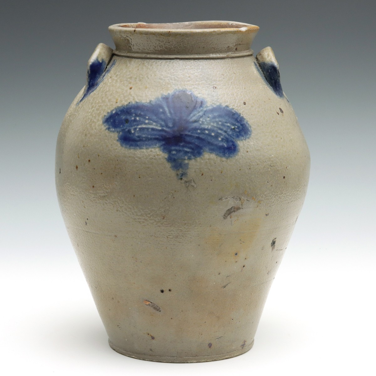 AN EARLY 19TH C. AMERICAN BLUE DECORATED STORAGE JAR