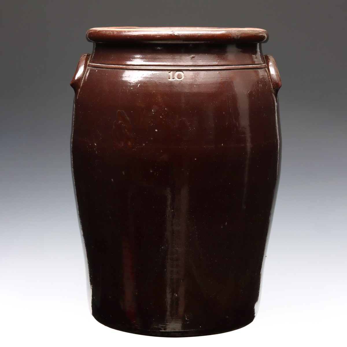 A TEN GALLON STORAGE CROCK ATTRIBUTED TO LINCOLN POTTERY