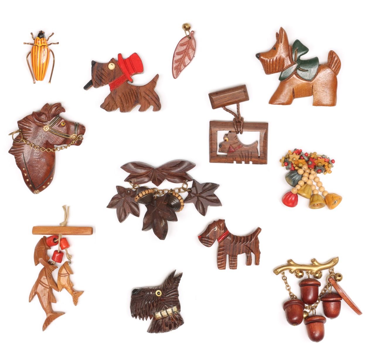 A COLLECTION OF MID 20TH CENTURY CARVED WOOD JEWELRY