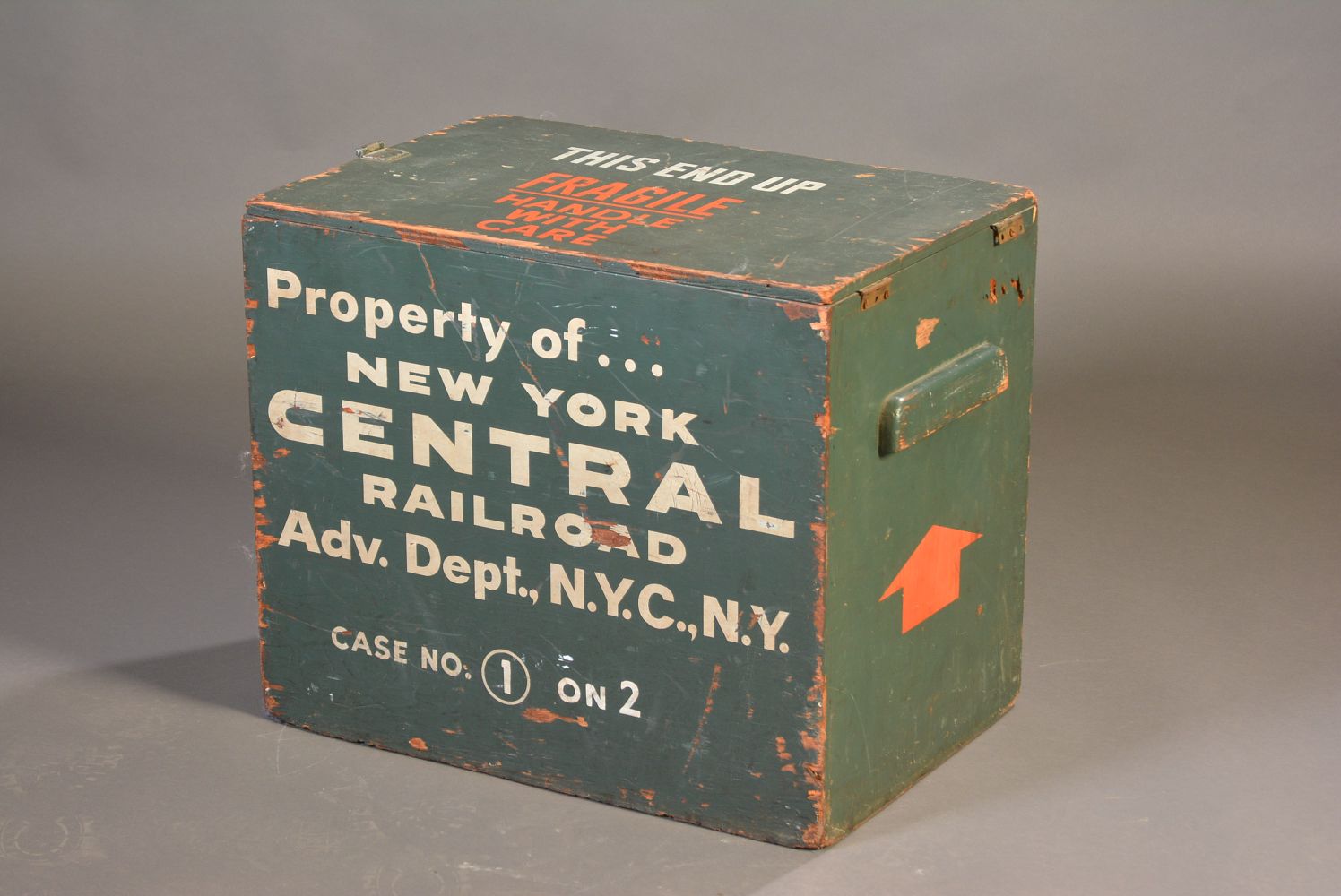 A SHIPPING CRATE FOR NEW YORK CENTRAL RR ADV. DEPT