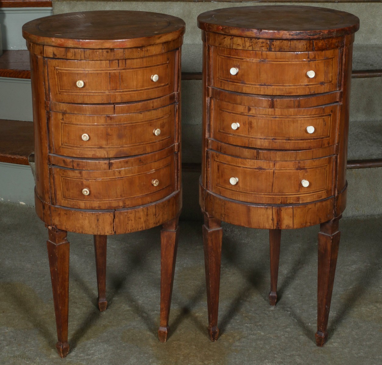 A RARE PAIR OF 18TH CENTURY ITALIAN DRUM FORM COMMODES